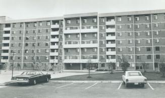 Fairway downs at Jane St. and Sheppard Ave. offers condominium apartments in 20 different models, from two to four bedrooms, some in two-storey styles(...)