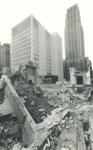 A bank tower in the making, The wreckage in the foreground is the very first stage in clearing away room to sink the foundation for the 68-storey Scot(...)