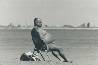 Still life on the beach, Weekend living is easy, especially when the sun shines, the temperatures are warm and the wind is breezy enough to prevent he(...)