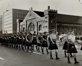 48th Highlanders leave University Armories for temporary stay at Ft