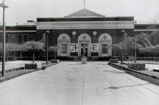 Elvis Presley in the Art Gallery of Ontario