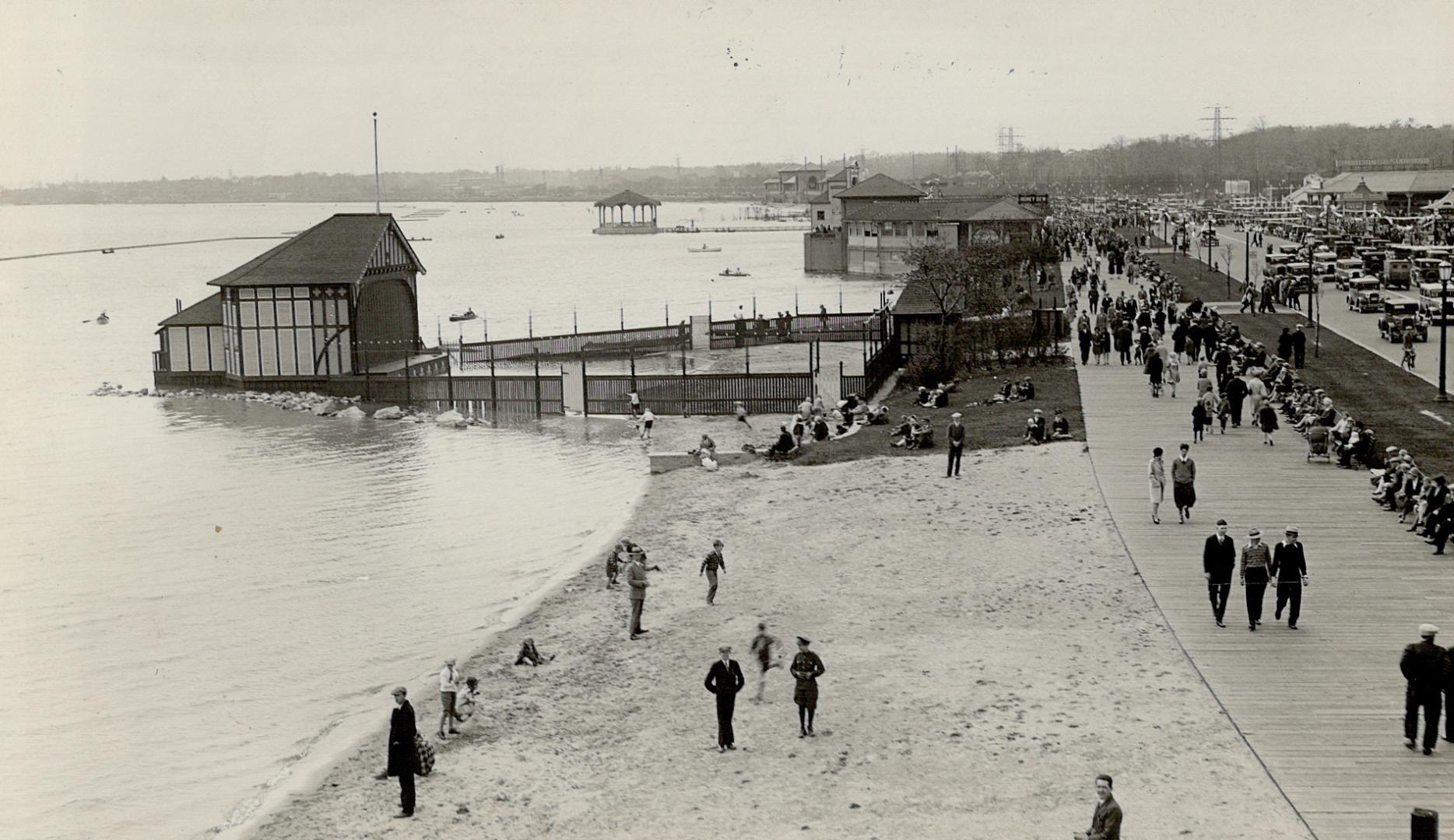 Canada - Ontario - Toronto - Beaches - Sunnyside 1940-59