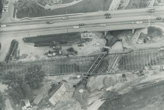 A Water bridge seemed like the logical thing to build when engineers were faced with problem of putting a subway extension under the Don River at Youg(...)