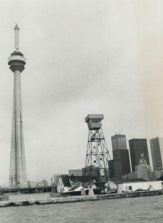 Canada - Ontario - Toronto - Buildings - CN Tower - Construction 1975