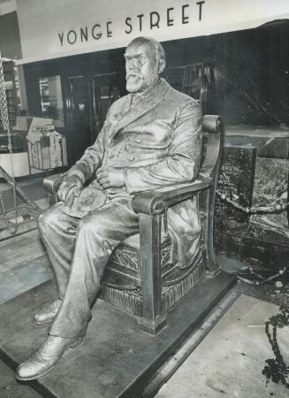 For the last time, the 3,000-pound bronze statue of Sir Timothy Eaton gazes over the company's Queen St