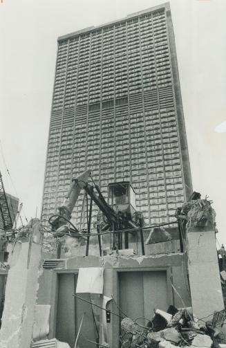 Manulife: One up, more coming. The bulldozer and the wrecking ball are busy clearing the site in the Bay-Bloor area of Toronto for extension of the Ma(...)