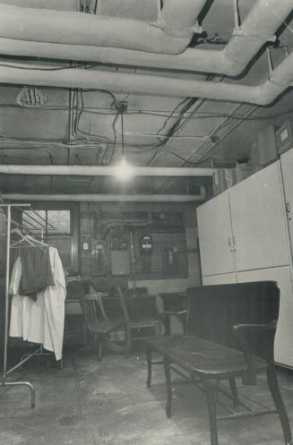 Pathologists' lounge is the facetious name pinned on this room in our 60-year-old morgue by Metro Coroner Dr. Morton Shulman. It contains such nicetie(...)