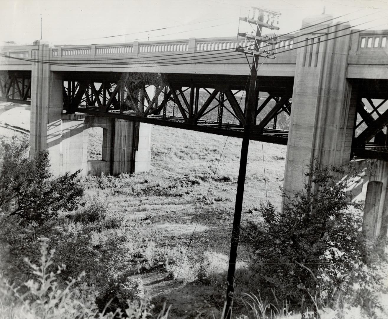 Spadina Rd bridge