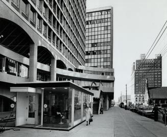 Canada - Ontario - Toronto - Buildings - Colonnade