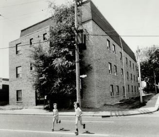 Keele St. building at centre of issu. Public inquiry urged into issuing of building permits