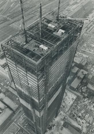 The view from a Helicopter as the last of 25,000 steel beams is put in place at Toronto-Dominion centre, Hundreds of spectators gathered at noon to se(...)
