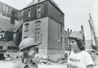Scadding house, the 100-year-old former rectory of Church of the Holy Trinity, has started on its journey of 150 feet to its new location at Eaton's C(...)