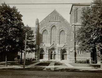 Knox Presbyterian Church, Spadiana Ave