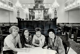 Talking over restoration plans for the history steeped Kiever Synagogue in the Spadina-Kensington area are architect Martin Mendelow and members of th(...)
