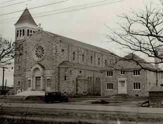 New Roman Catholic Church serves growing Kingsway, A landmark of the entire Kingsway district, the Church of Our Lady of Sorrows, was unofficially ope(...)