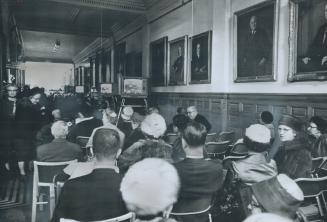 For first time closed-circuit television was set up in hall outside chamber so overflow crowd -about 300 in hall - could see proceedings. Crowd, which(...)