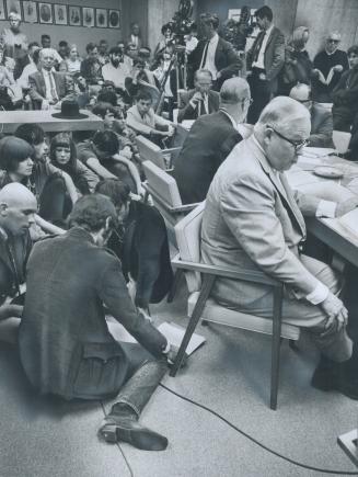 Back in his seat, but still muttering anarchy after Yorkville hippies staged a seize-in at a Board of Control meeting, Controller Allan Lamport fought(...)