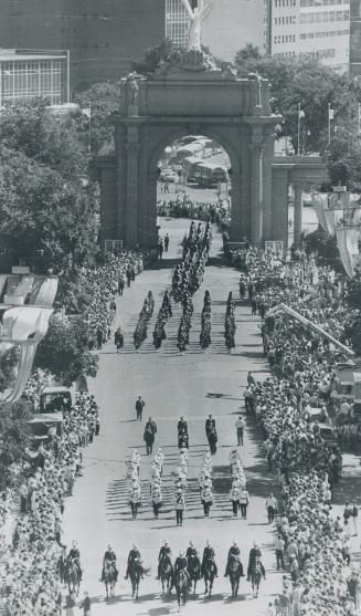 Bands lead vanguard of 5,000 warriors into the CNE, Mounted police and 60 bands escorted Legionnaires through Princes? Gate