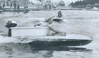 Rub-a-dub-dub, there were politicians in the tubs at Canadian National Exhibition waterfront for the annual bathtub derby yesterday. Two tubs capsized(...)
