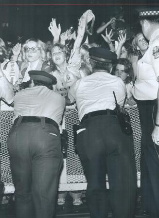 Fan fair, Pop idol Leif Garrett, decked out in skin-tight pants, wiggled and pranced - and sang, of course - at the CNE grandstand last night while te(...)