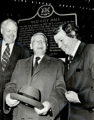 The Mayor of Toronto in 1930, Bert Wemp, stands between East York Mayor Willis Blair (left) and Toronto Mayor David Crombie last night after unveiling(...)