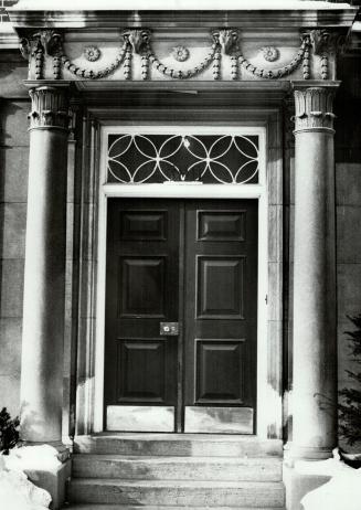 Answer to DoorQuiz, The door shown in today's Grab bag DoorQuiz belongs to the University Club on University Avenue, north of Queen St
