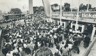 Thousands line up for Ex