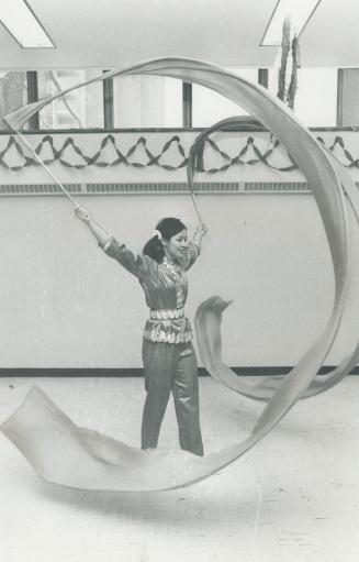 Ribbons Swirl in a Chinese dance, Carol Howe, one of Toronto's foremost exponents of the Peking Ribbon Dance, entertains for an audience of about 500 (...)