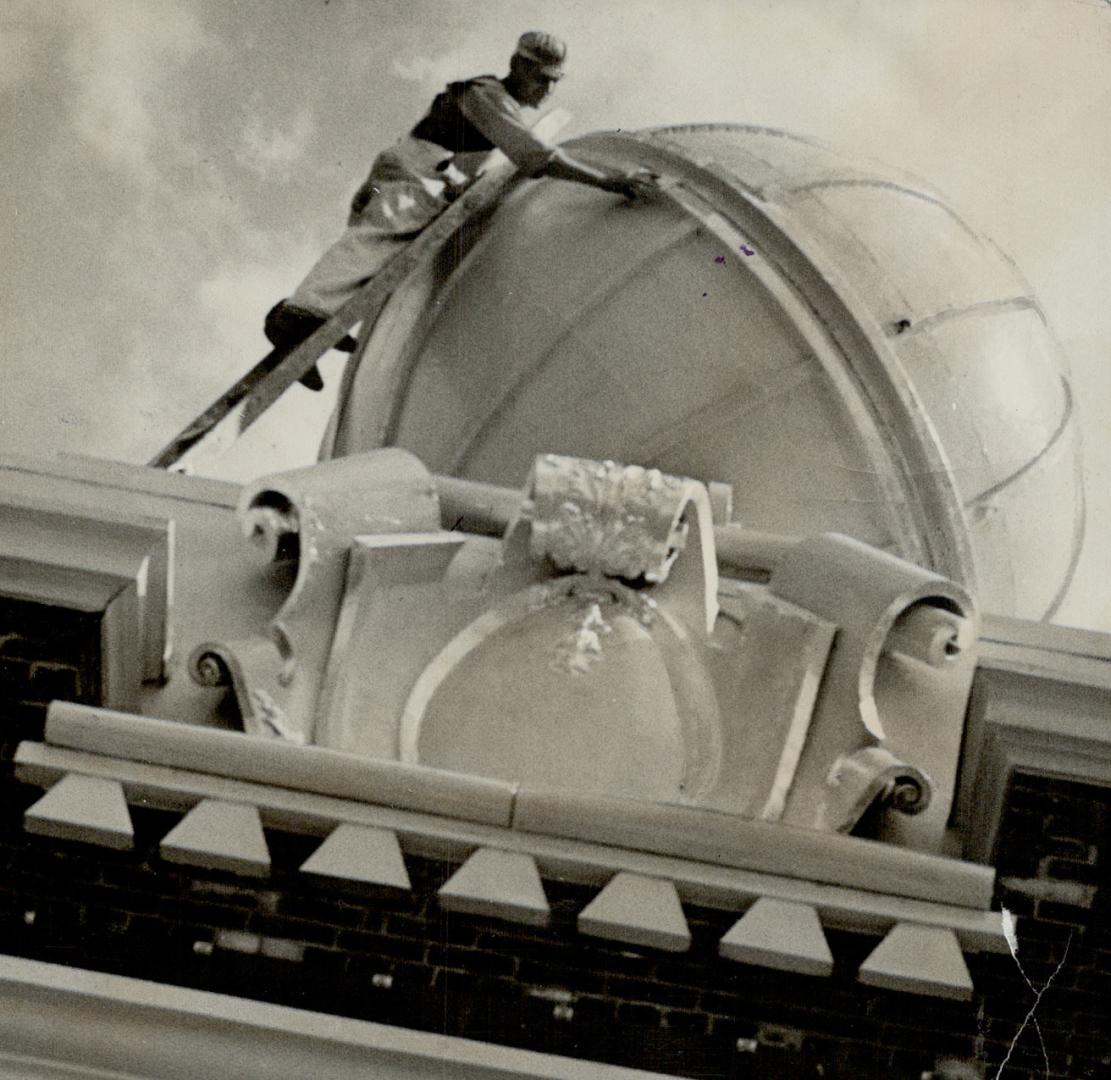 was a good 80 feet between the painter, top right, and the ground as he stretched far out to sla on the big white sphere above the door of the Manufac(...)