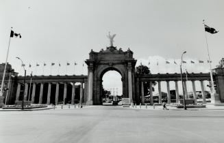 The princes' gates: The design was to symbolize Canada, with nine huge columns on either side of the main entrance representing the then nine provinces