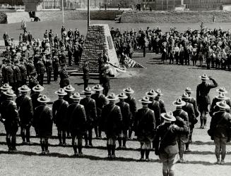 International goodwill was the keynote of the annual ceremony arranged by the United Empire Loyalists at Old Fort York Sunday. Wreaths were placed by (...)