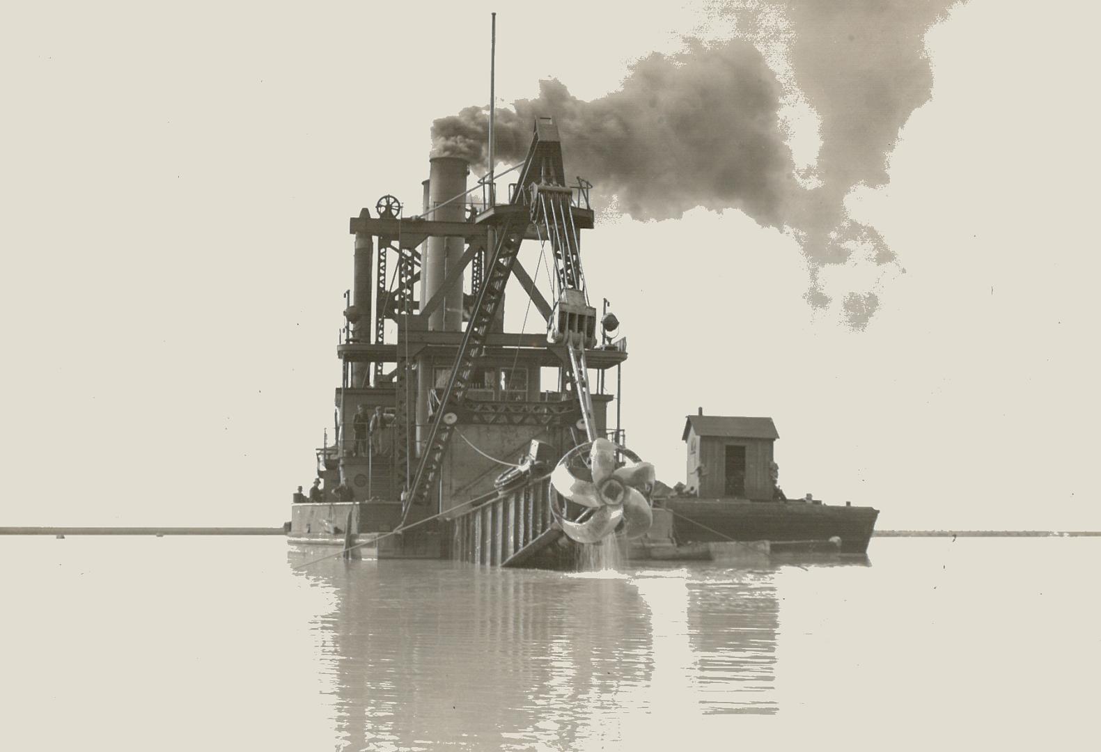 Image shows a ship on the lake.