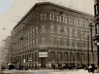 Site for customs house. Premises formerly occupied by W. R. Broek and Co., at the southwest corner of Bay and Wellington streets, were inspected by go(...)