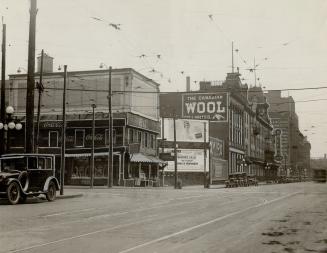 Yes, but where's the Royal York? It didn't exist until two years later, when the photographer aimed his camera east on Front St. from the York St. int(...)