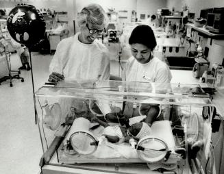 Already full: Dr. Pamela Fitzhardinge, pediatrician-in-chief at Mount Siani Hospital, and nurse Fay Fe Nicdao attend to premature baby in one of the 1(...)
