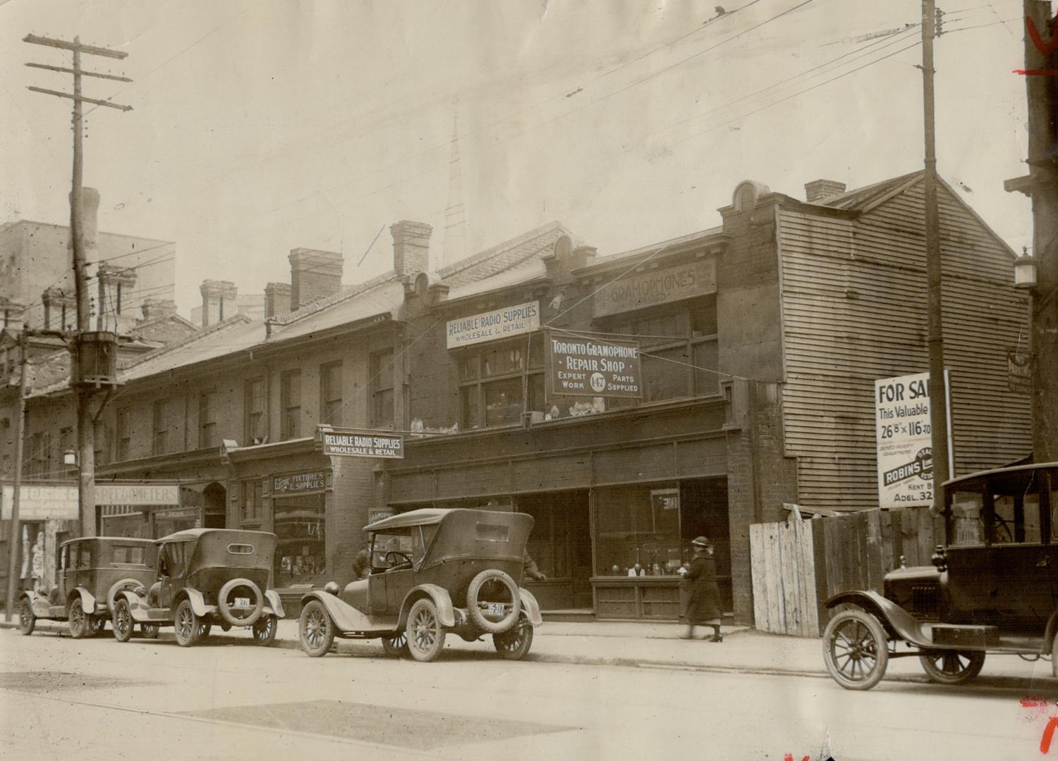 Where large purchase was made. This is 145 to 153 Victoria street, just north of Queen street, which bought for $1,400 a foot, constituting a record d(...)