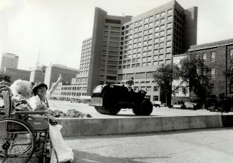 Canada - Ontario - Toronto - Hospitals - Toronto General Hospital - Building - Exterior