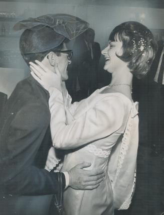 After this happiness . . . heart ache? Bob and Carol Thorogood brimmed with happinesss on their wedding day. But probably they'll never be able to aff(...)
