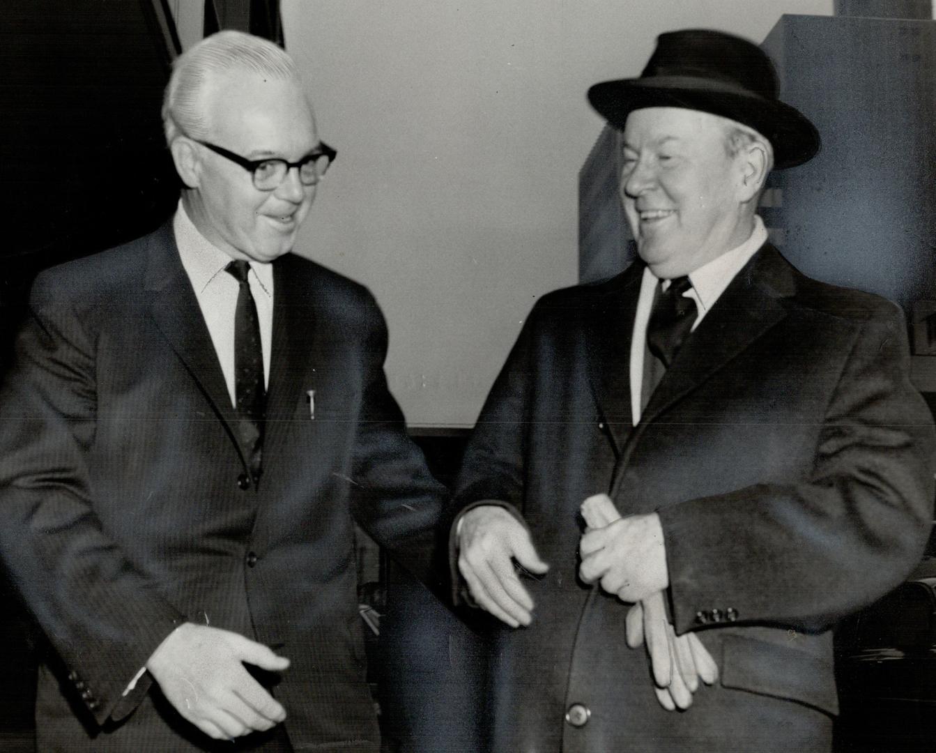 PM here for liberal meet. Park Plaza Hotel general manager Edwin Shaunessy welcomes Prime Minister Pearson to his hotel today. Mr. Pearson is in Toron(...)