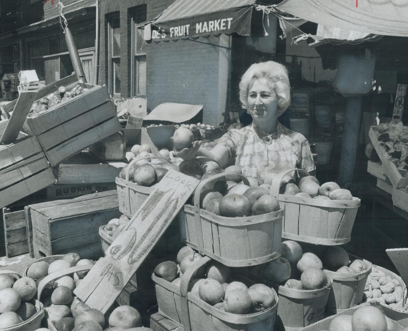 A Kensington market shopper ever since she came from England 27 years ago, Lily Upiter chooses apples in an outdoor store. She likes the market becaus(...)
