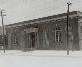 Image shows the front side of the library in winter.