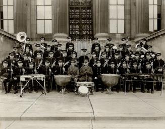 Royal Canadian Artillery band leads of series of concerts