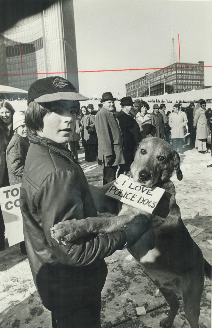 From one labrador retriever to all German Shepherds and Dobermans in Toronto, a message from 14-year-old Radford Cooke's dog, Gyp, reading: I Love Pol(...)