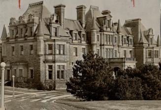 Closed by premier hepburn as the lieutenant-governor's residence, Chorley Park is to open at once as a 200-bed convalescent hospital for No. 2 militar(...)
