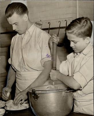 Are men the best cooks. Charles Arnott (left) and Robert Hartley Stenabaugh are ready to uphold the reputation of the male order of chefs. Arnott fash(...)