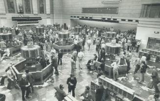 Leading the fight against negotiated commission rates for brokerage services are most members of Toronto Stock Exchange (trading floor shown above), w(...)