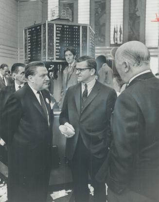 Guarding the interests of the shareholding public is the market surveillance department of the Toronto Stock Exchange, headed by Jack Lyndon (centre).(...)