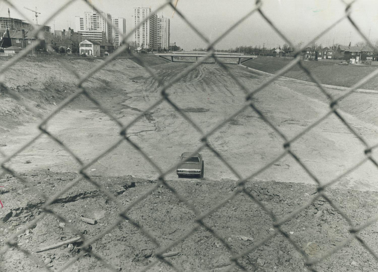 The Spadina is stopped: Unpaved roadbed waits for some kind of use between Lawrence and Eglinton Aves