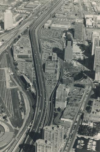 Canada - Ontario - Toronto - Streets and Expressways - Gardiner Expressway - 1980-89