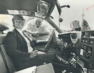 What's the basic attraction of driving a cab? 'Once we cover our expenses, we can do what we want', says Bob Signal, cabbie at the window of Nancy Coh(...)